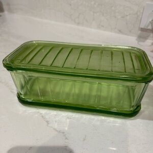 Vintage 1930s green uranium glass refrigerator dish with a matching lid!